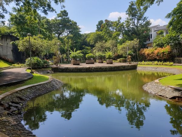 Danau di Taman Spathodea Kebagusan